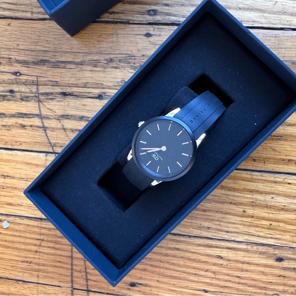 Daniel Wellington Classic Black Watch - Picture 2 of 2